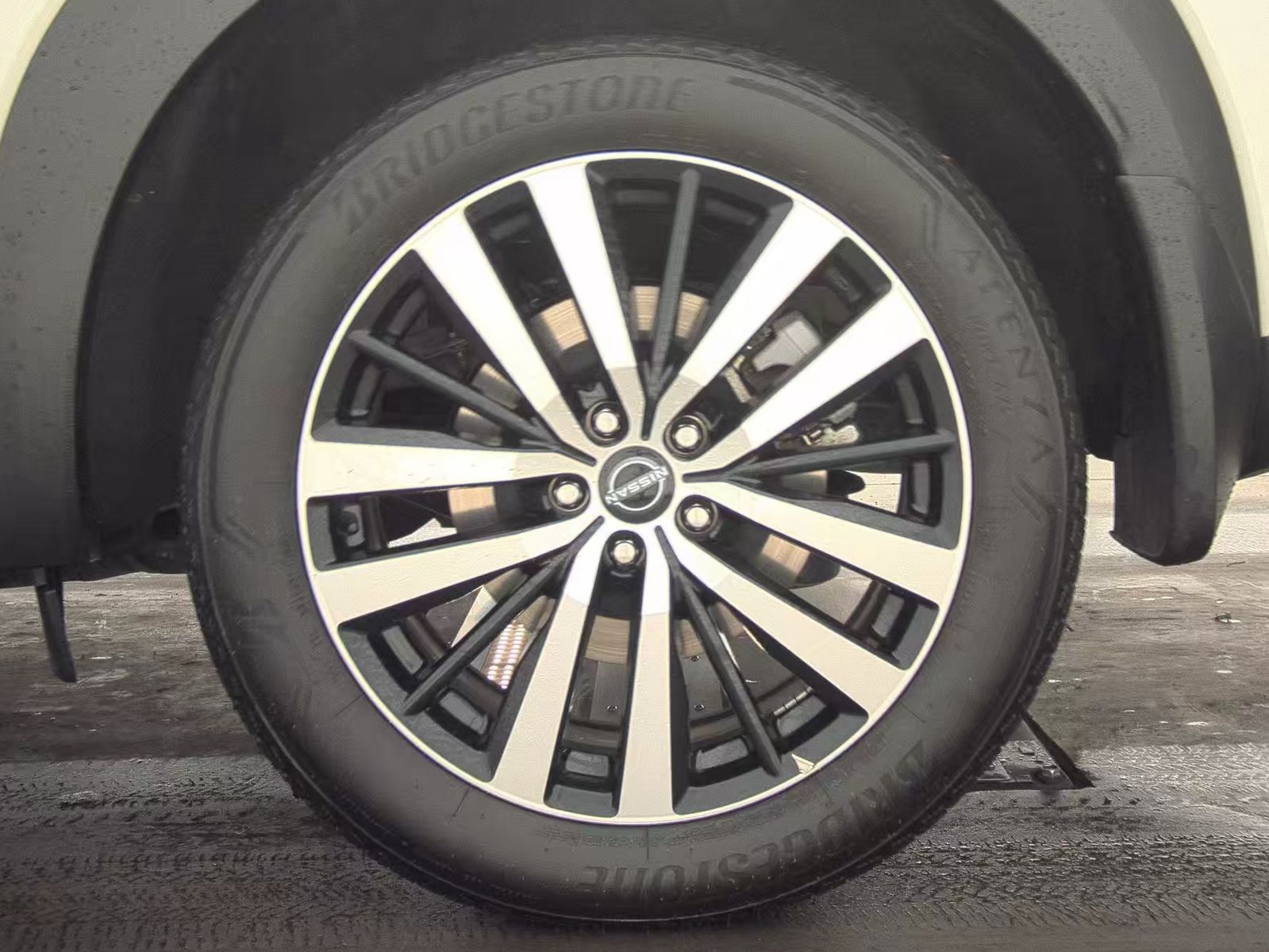 2024 Nissan Pathfinder Platinum FWD