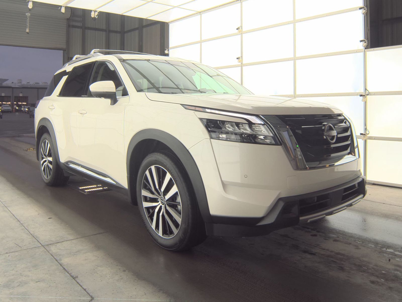 2024 Nissan Pathfinder Platinum FWD