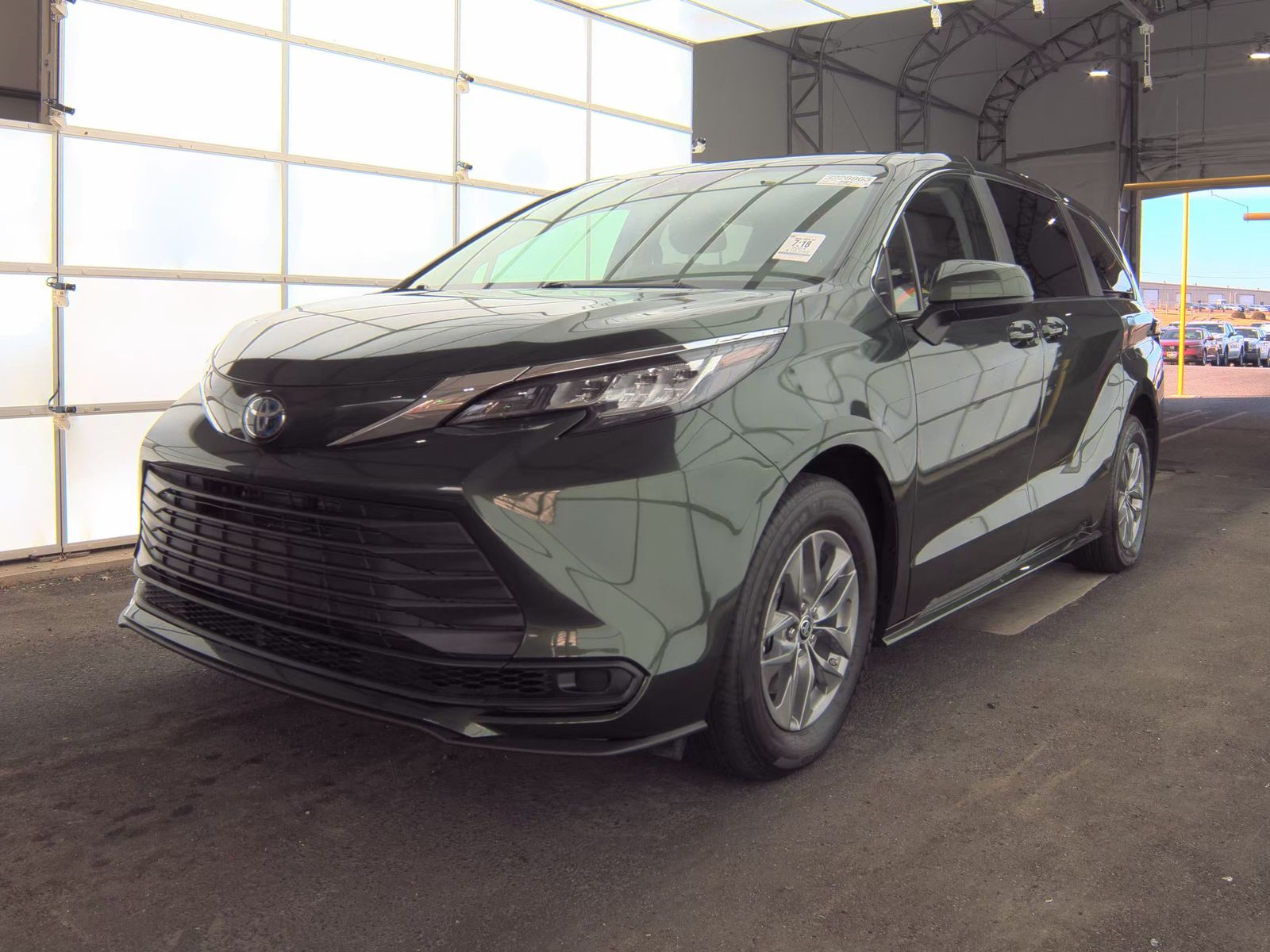 2024 Toyota Sienna LE FWD