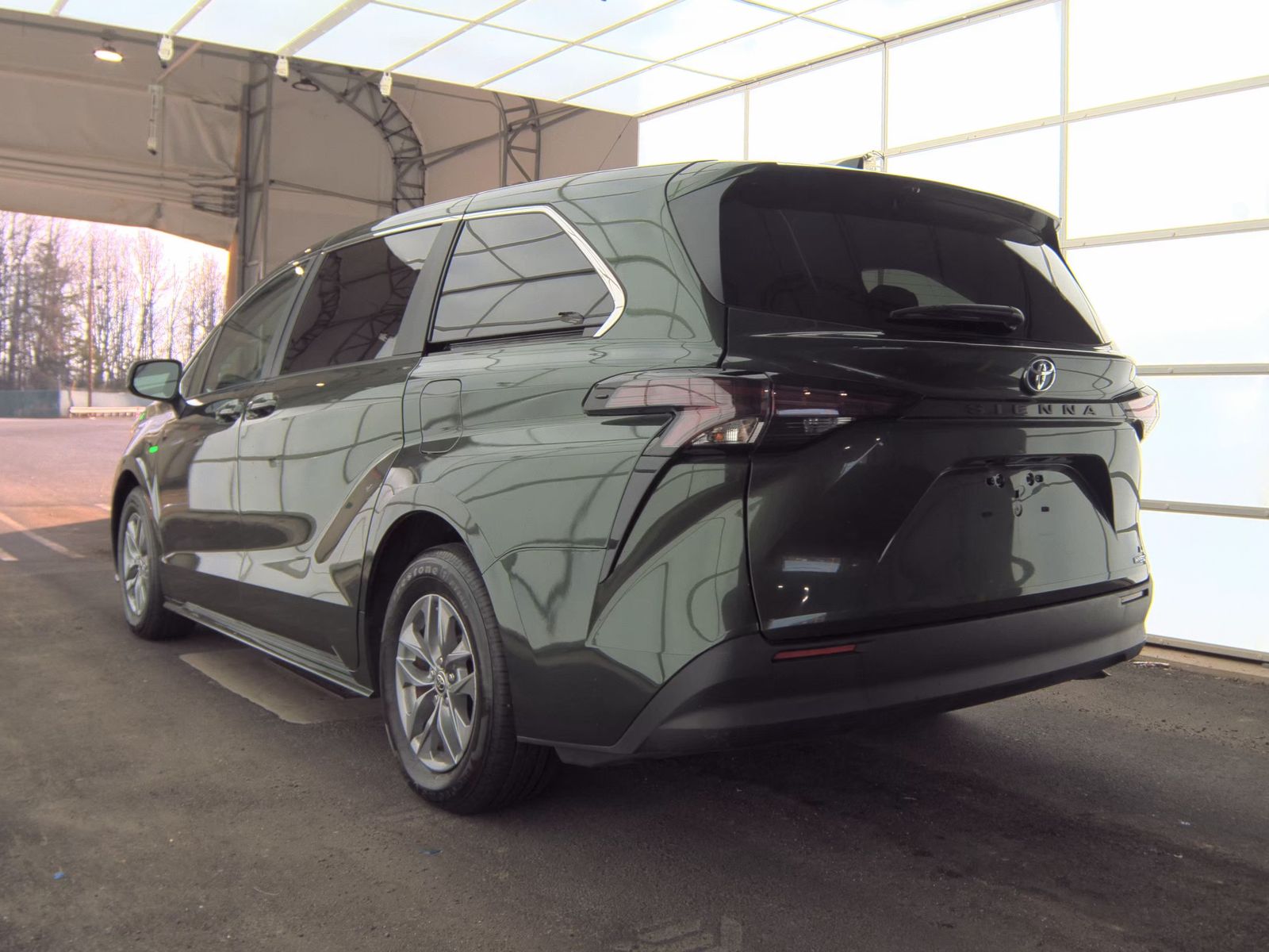 2024 Toyota Sienna LE FWD