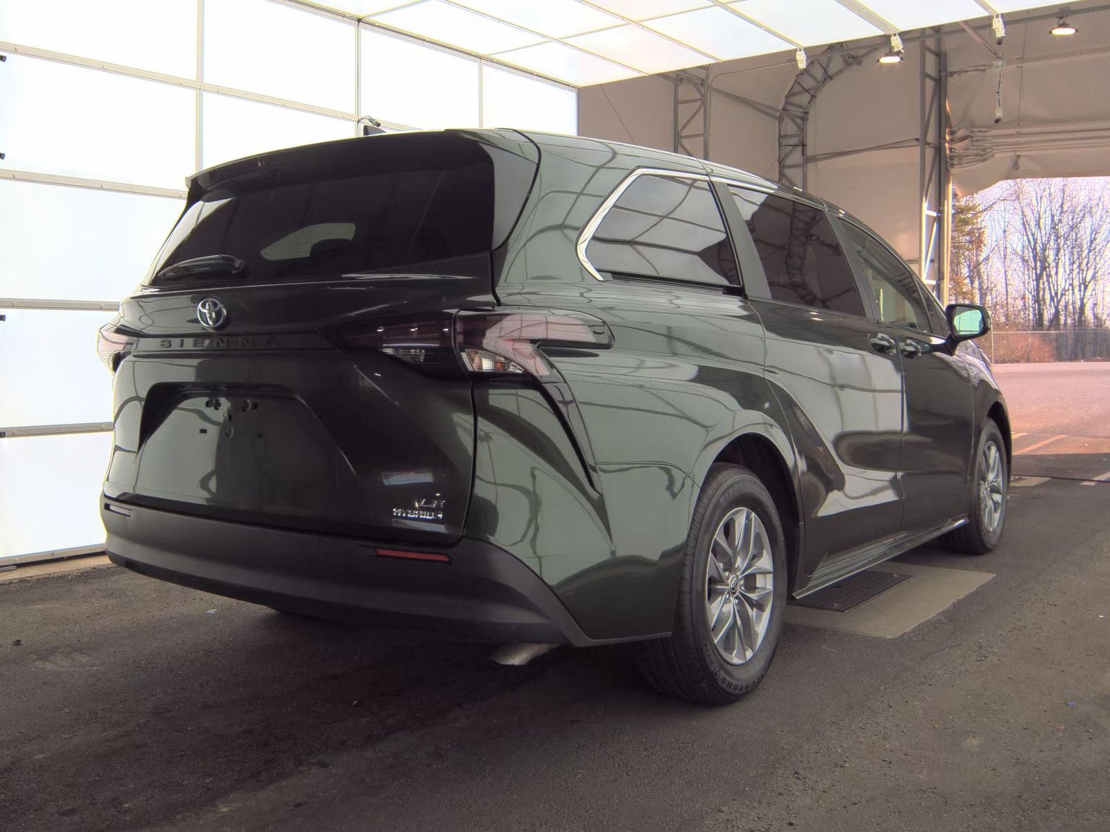 2024 Toyota Sienna LE FWD