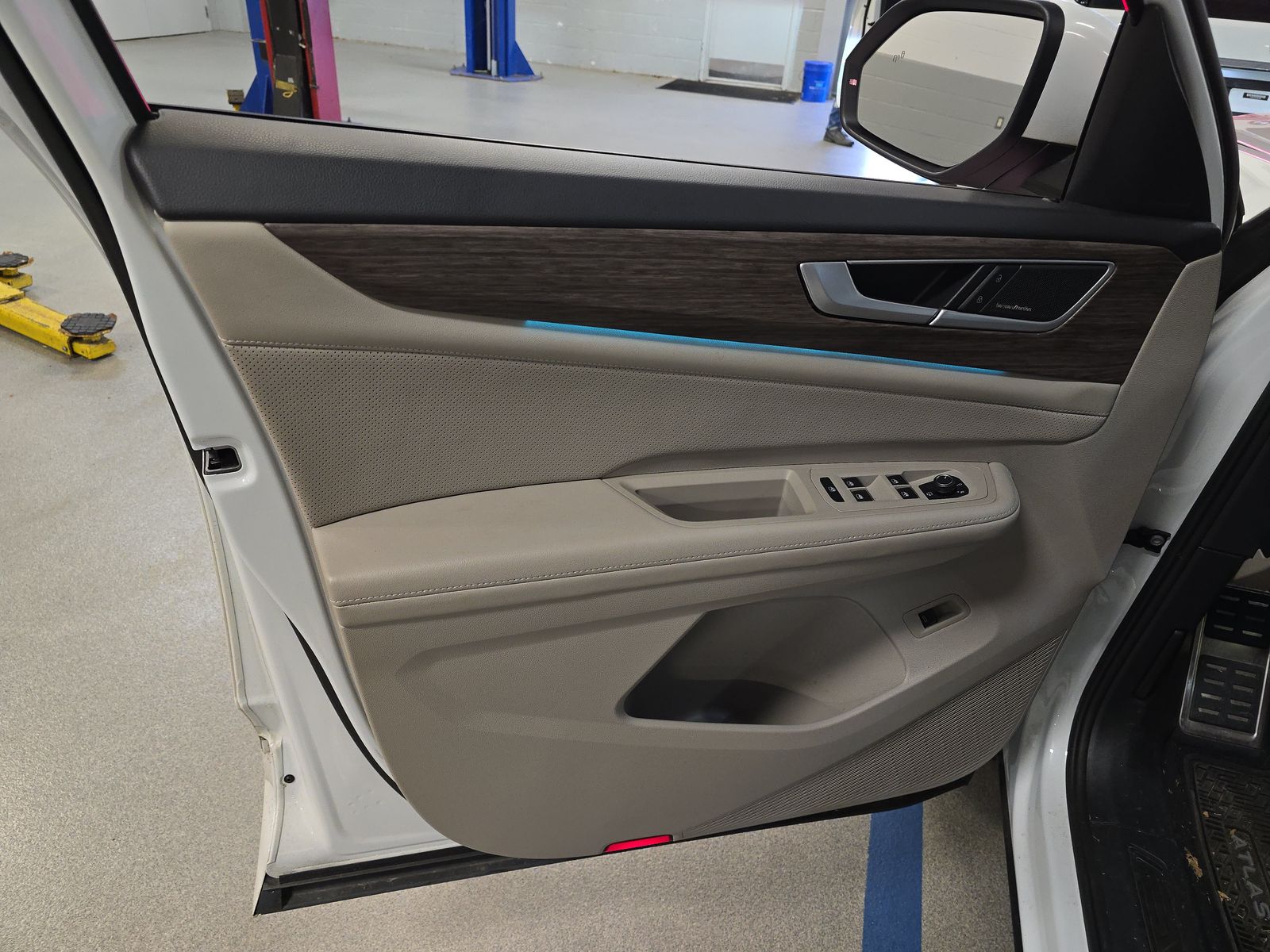 2024 Volkswagen Atlas 2.0T SEL Premium R-Line AWD