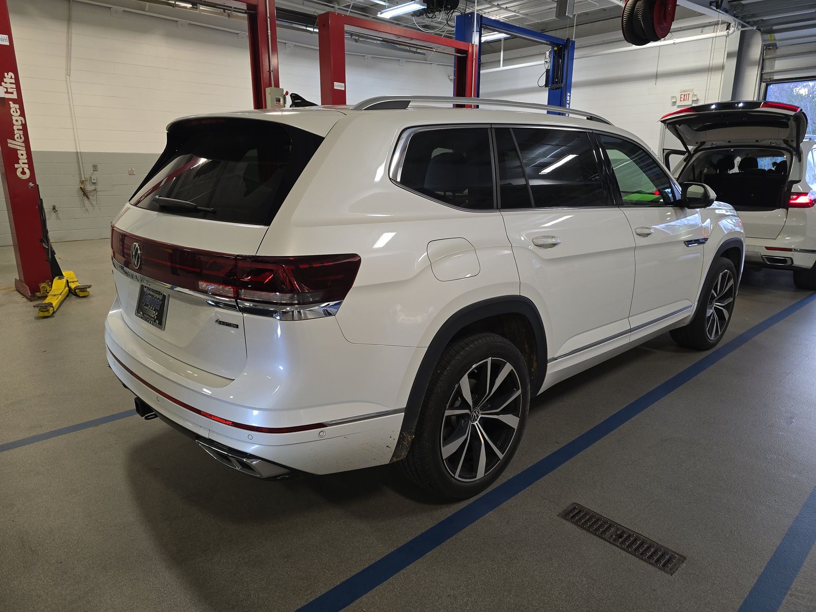 2024 Volkswagen Atlas 2.0T SEL Premium R-Line AWD