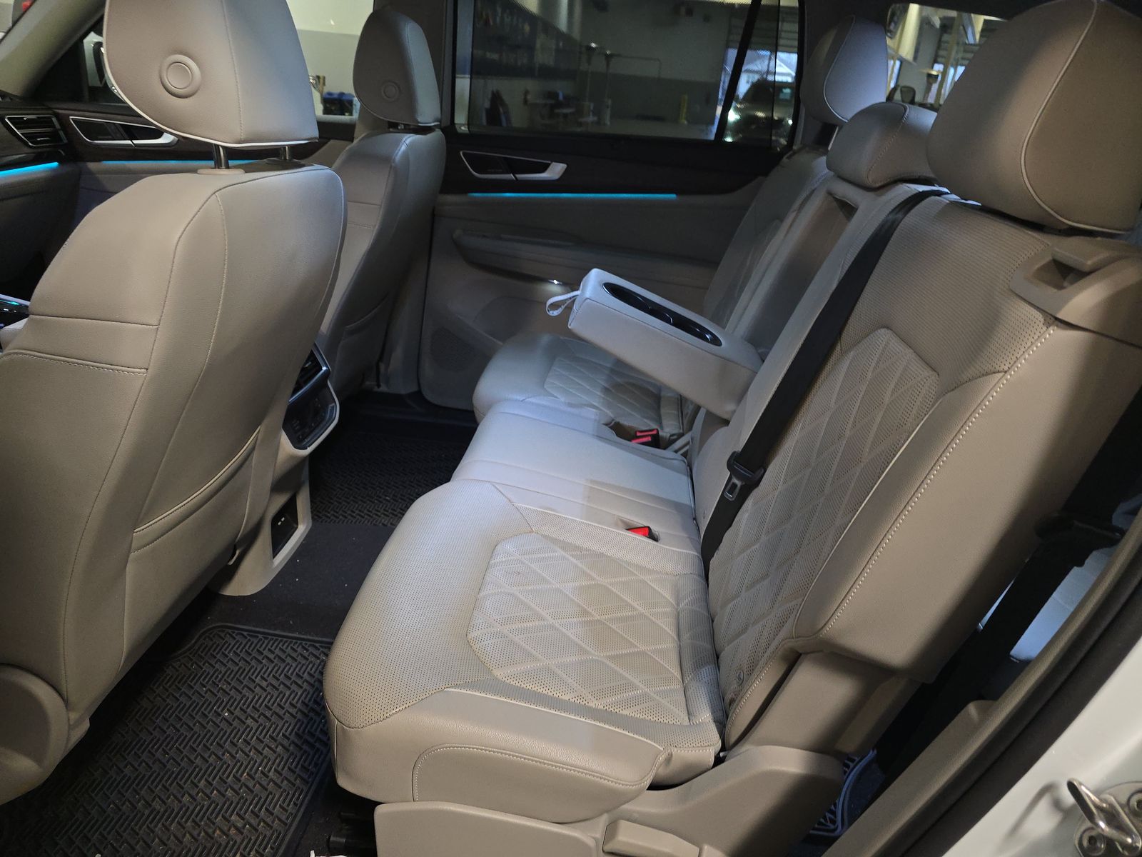 2024 Volkswagen Atlas 2.0T SEL Premium R-Line AWD