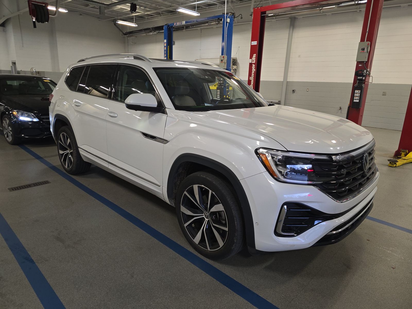 2024 Volkswagen Atlas 2.0T SEL Premium R-Line AWD