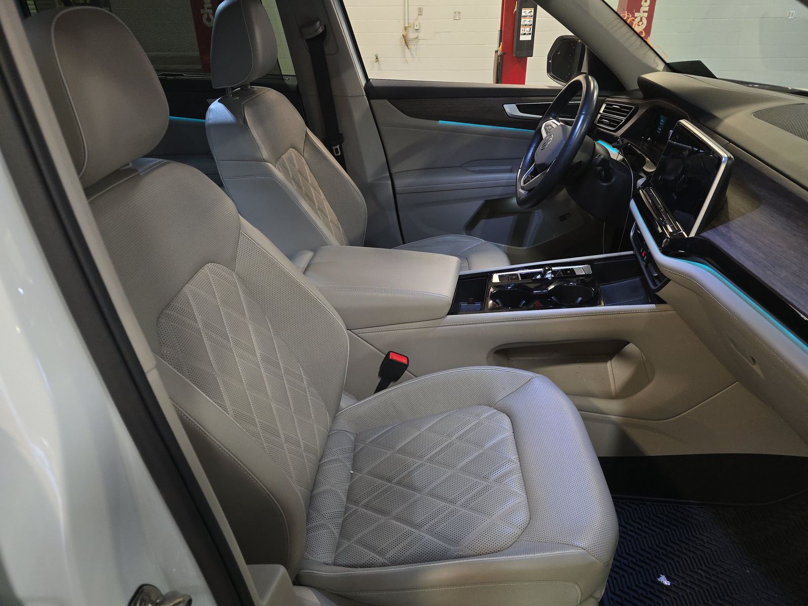 2024 Volkswagen Atlas 2.0T SEL Premium R-Line AWD