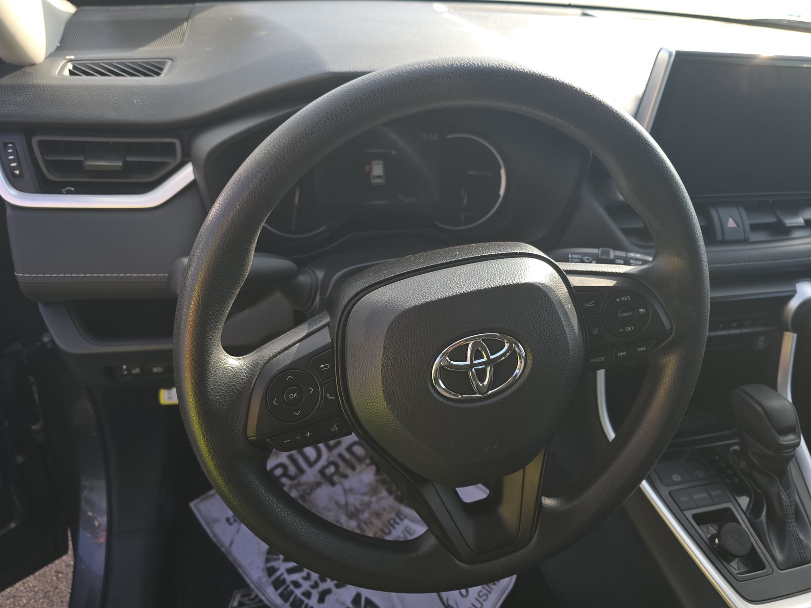 2024 Toyota RAV4 XLE FWD