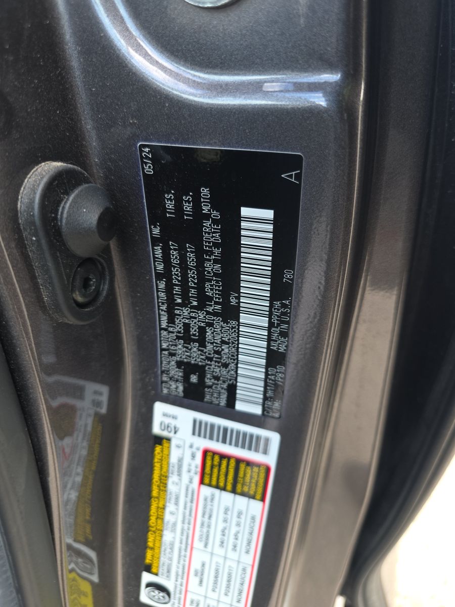 2024 Toyota Sienna LE FWD