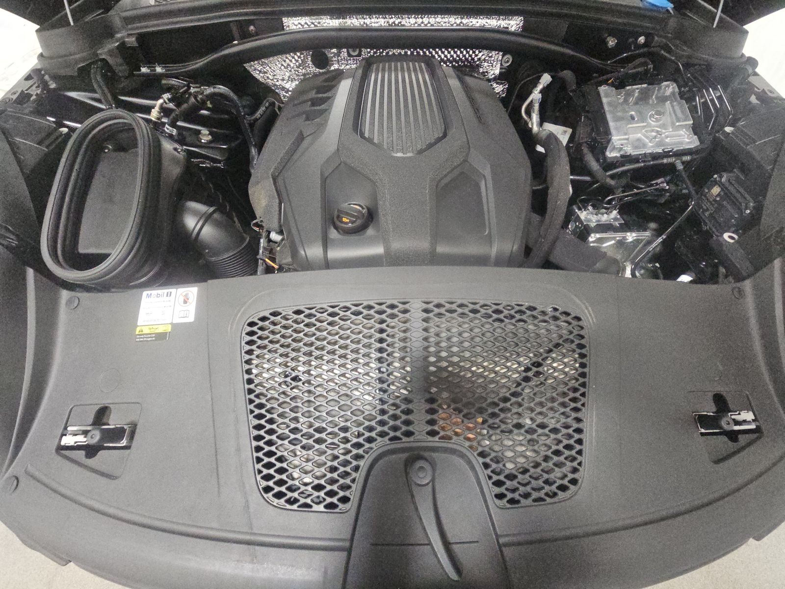 2023 Porsche Macan Base AWD