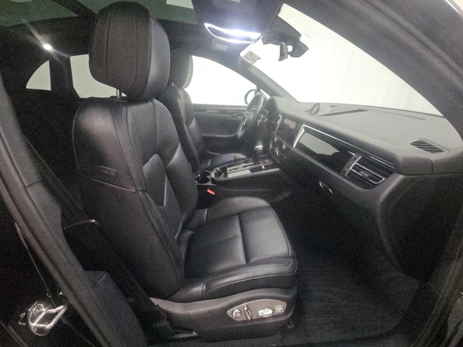 2023 Porsche Macan Base AWD