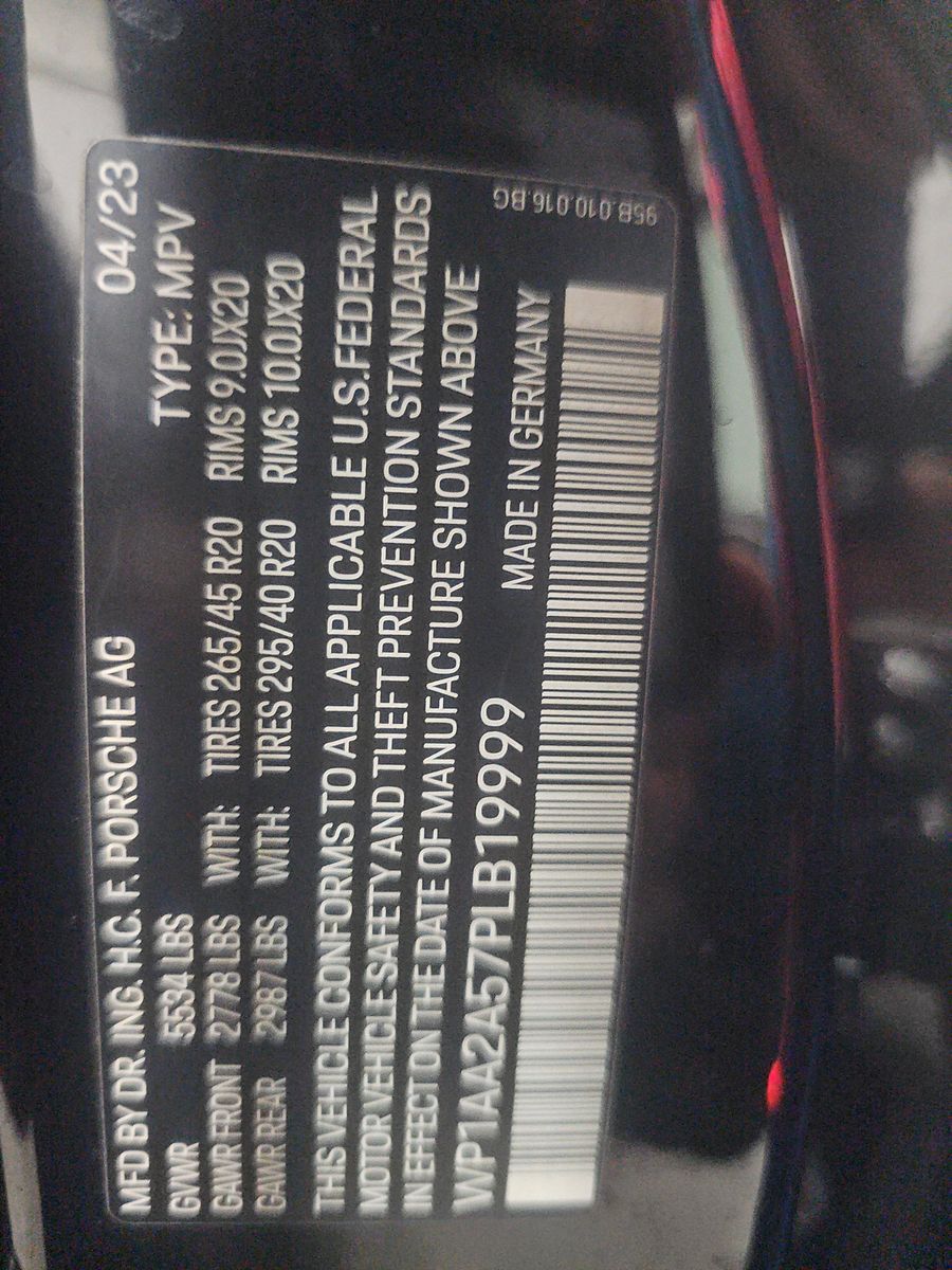 2023 Porsche Macan Base AWD