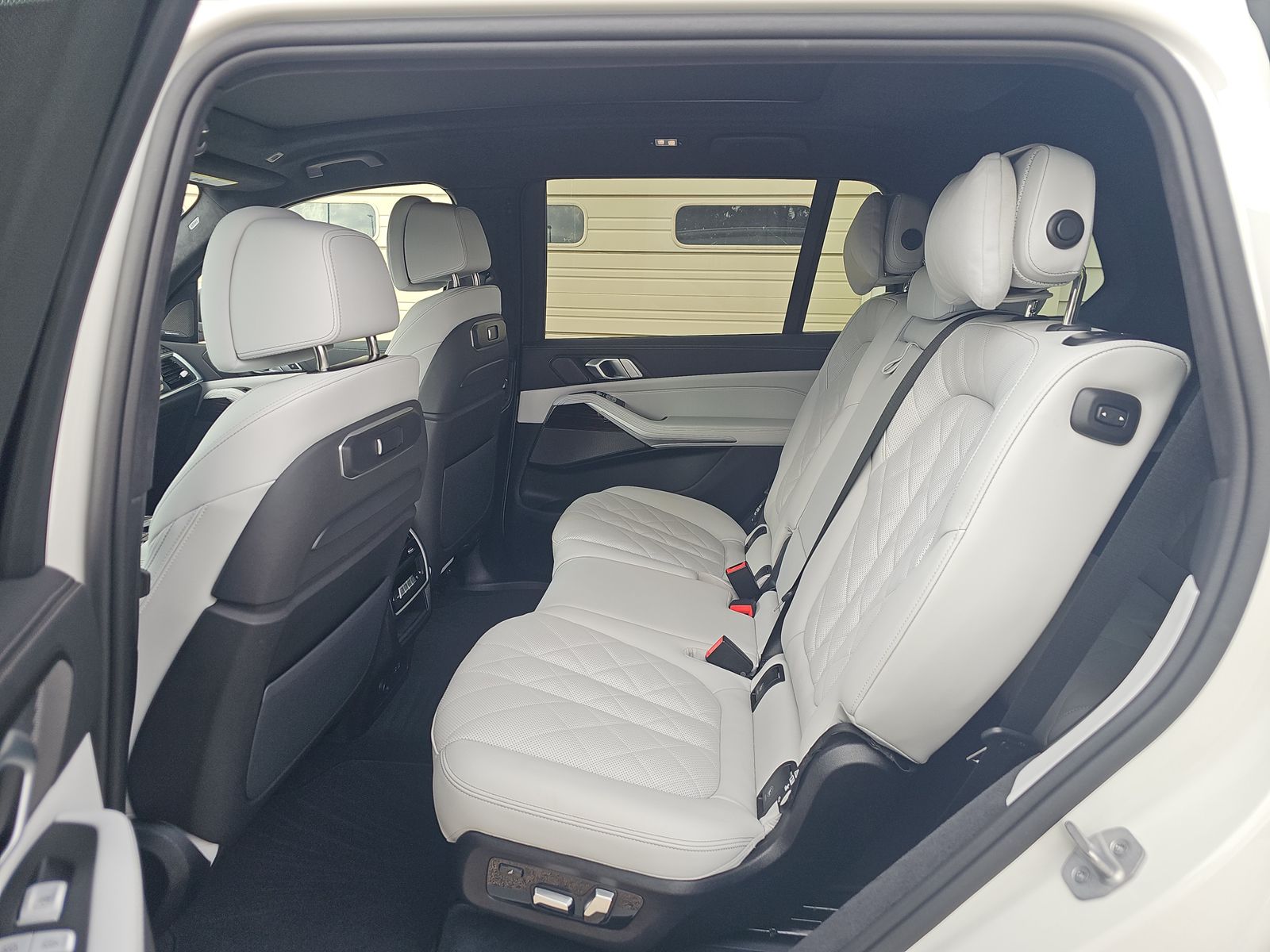 2025 BMW X7 xDrive40i AWD