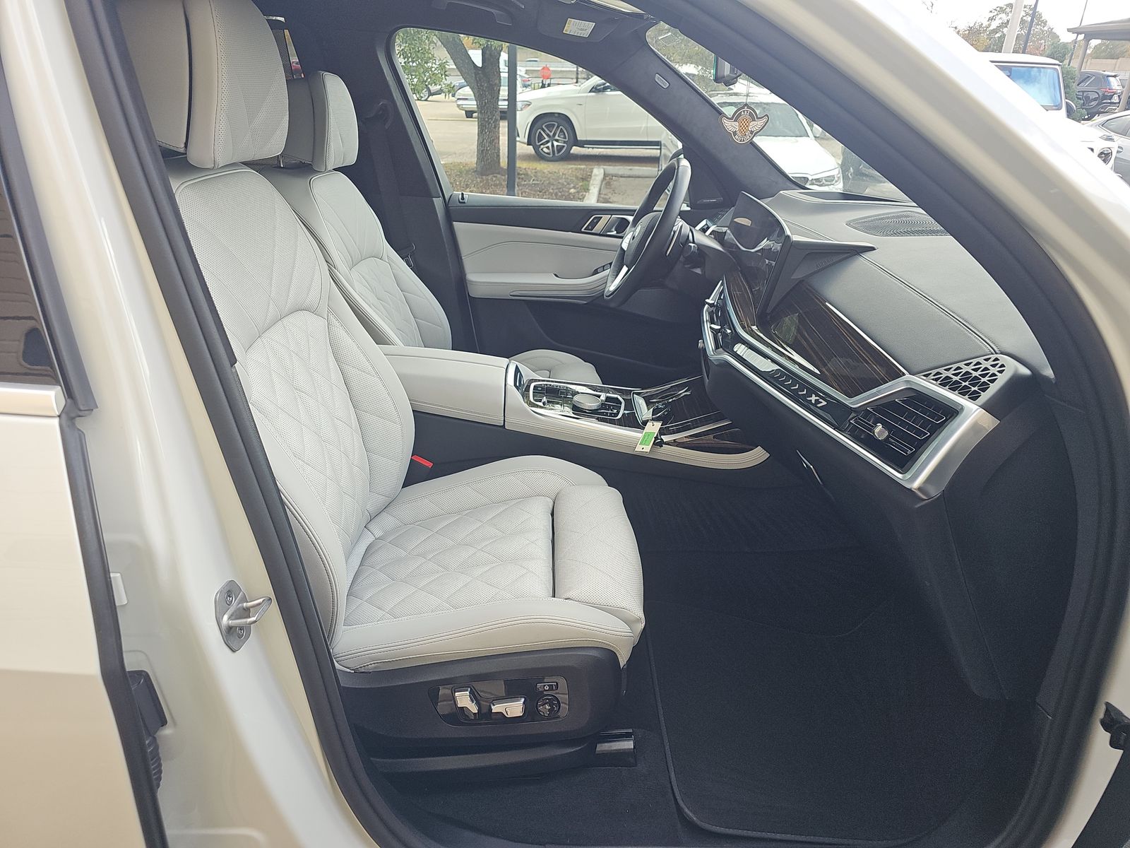 2025 BMW X7 xDrive40i AWD