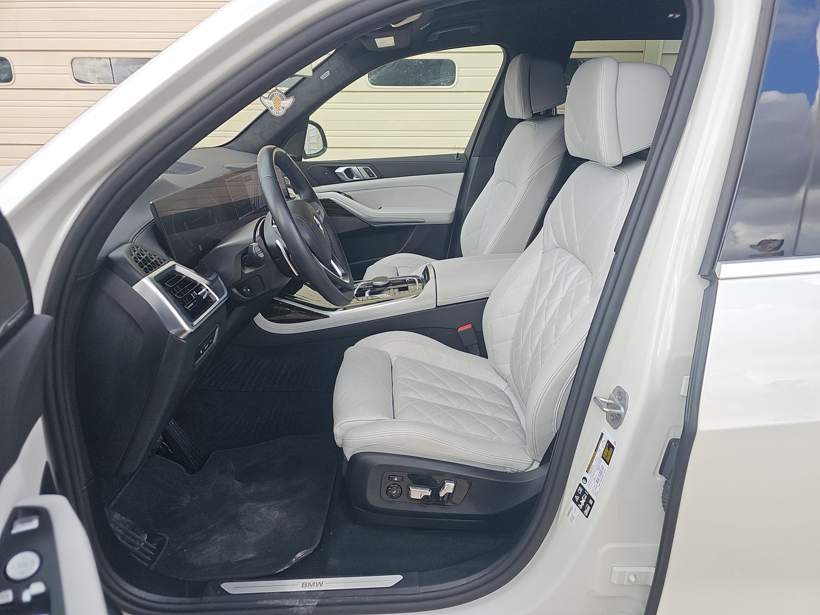 2025 BMW X7 xDrive40i AWD