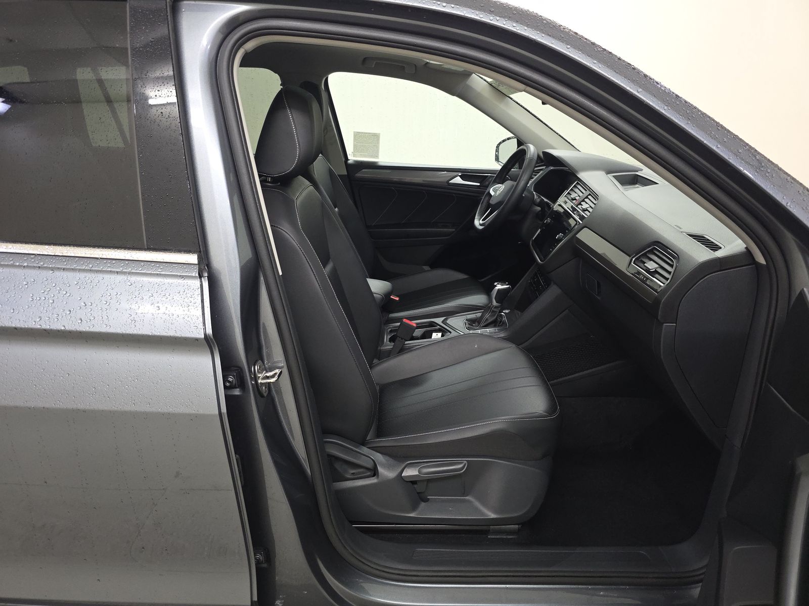 2024 Volkswagen Tiguan 2.0T SE FWD