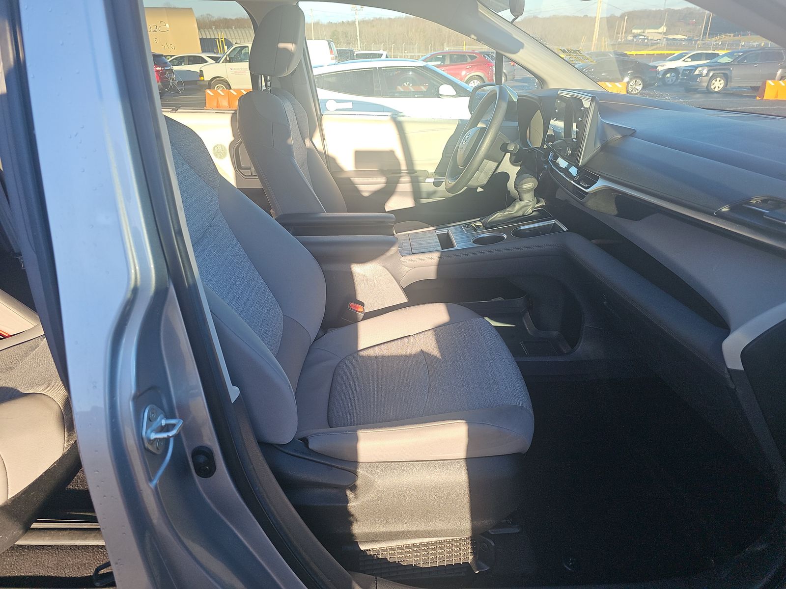 2024 Toyota Sienna LE FWD