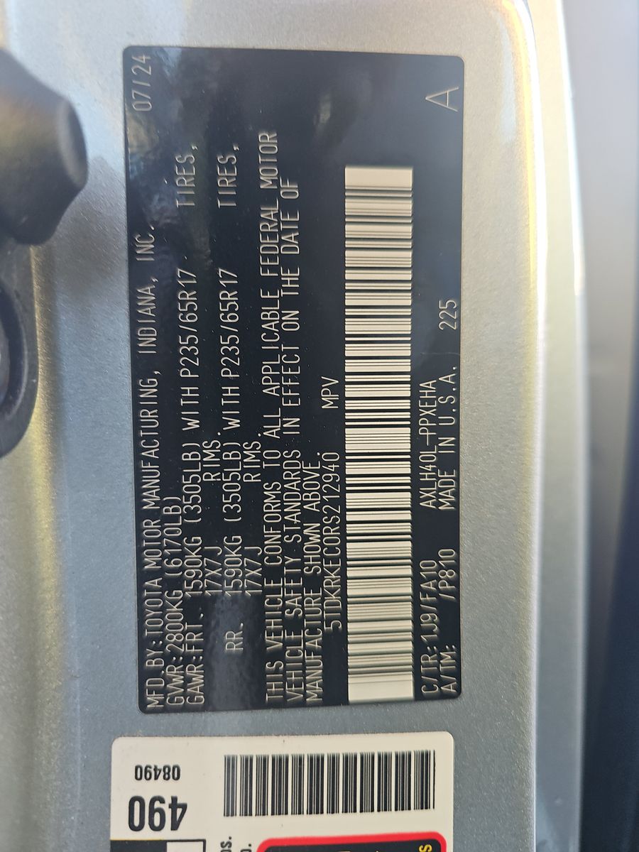 2024 Toyota Sienna LE FWD