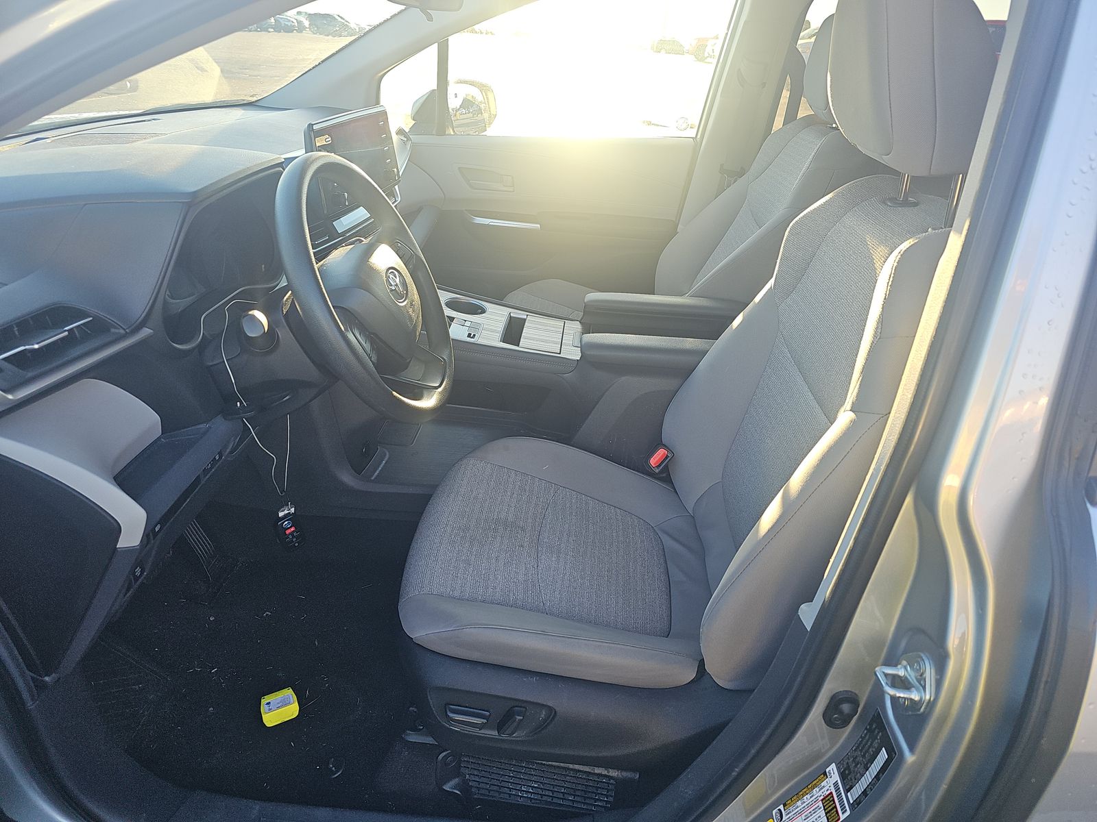 2024 Toyota Sienna LE FWD