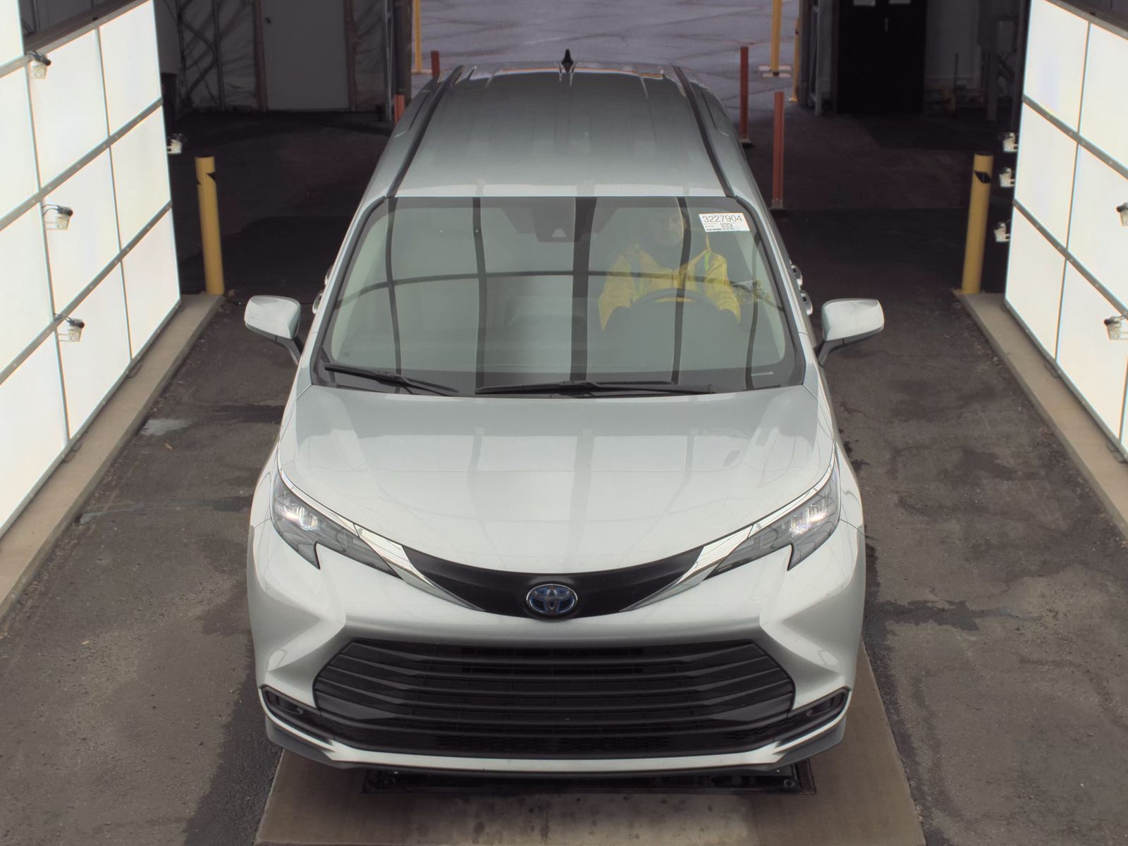 2024 Toyota Sienna LE FWD