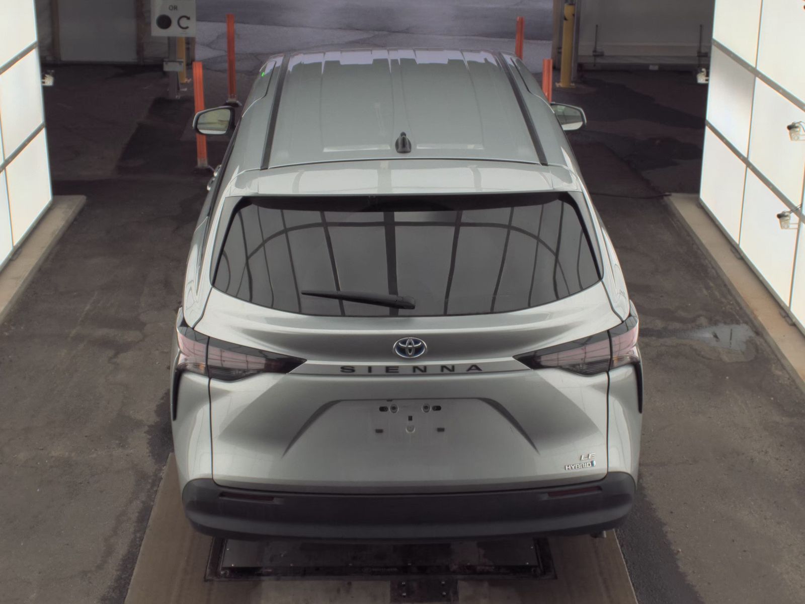 2024 Toyota Sienna LE FWD