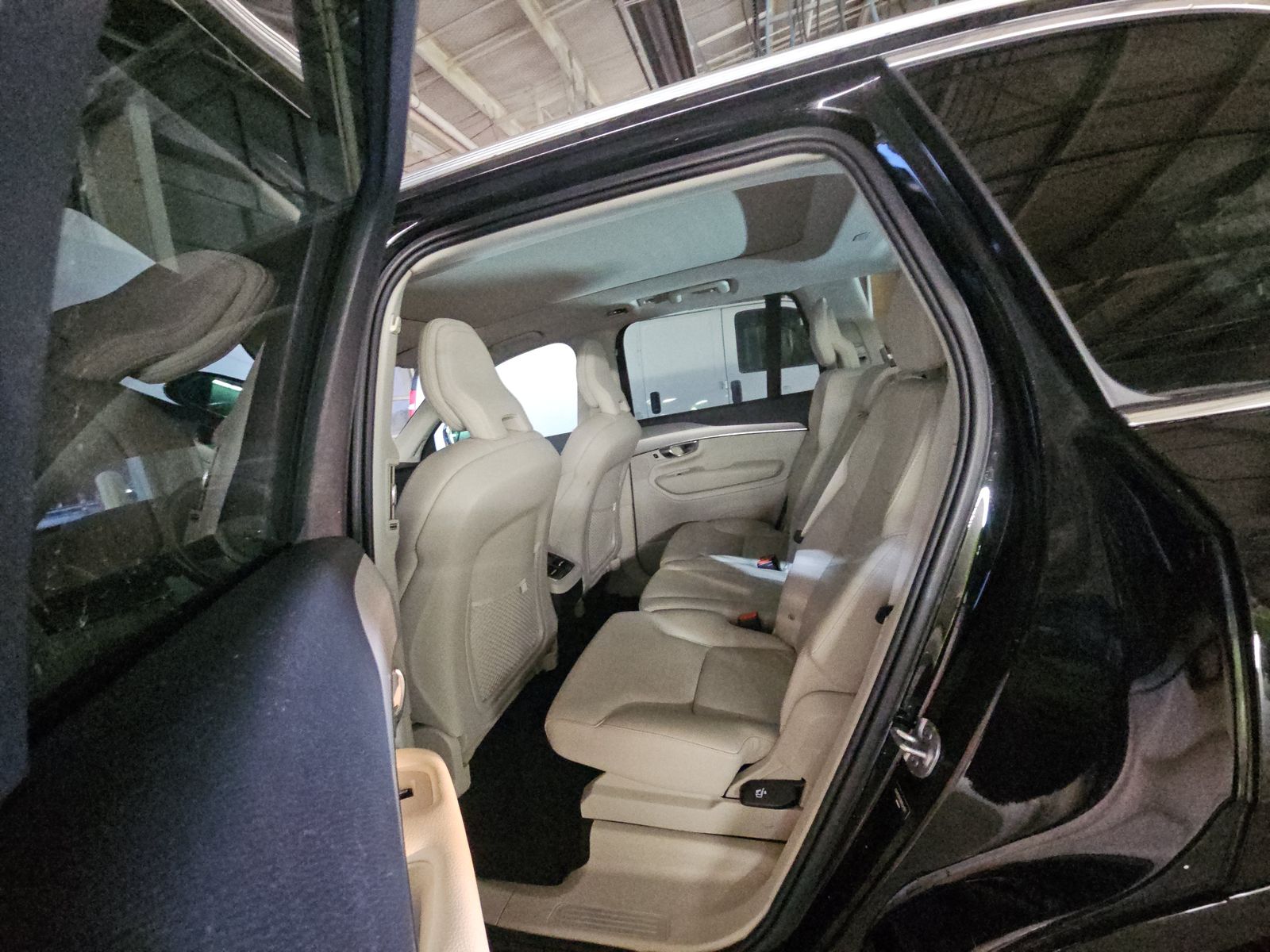 2022 Volvo XC90 T5 Momentum AWD