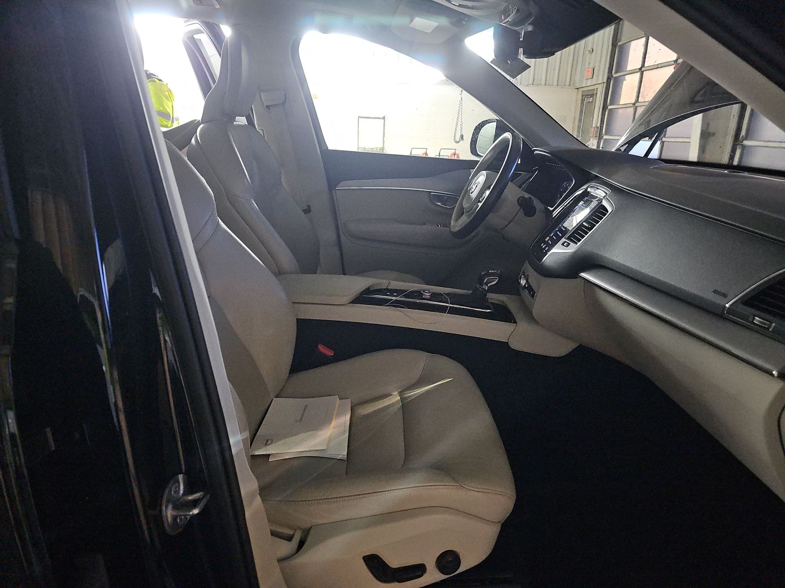 2022 Volvo XC90 T5 Momentum AWD