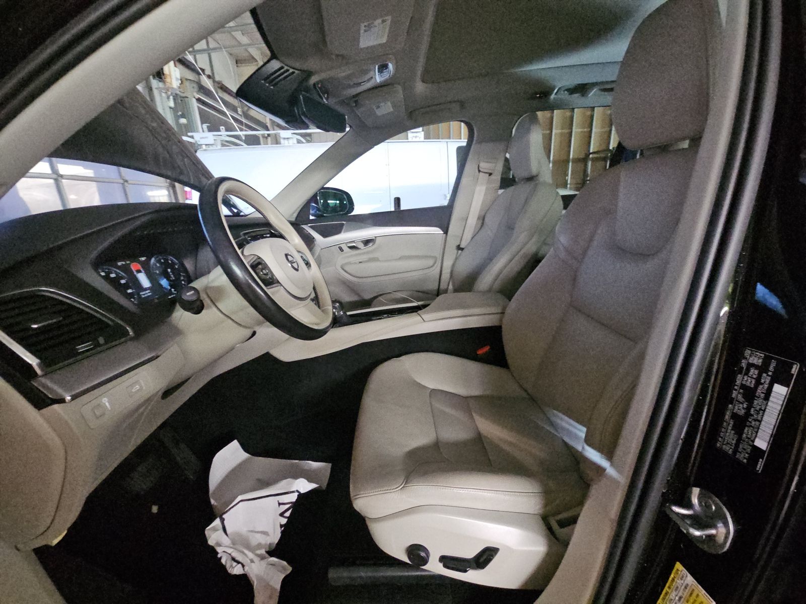 2022 Volvo XC90 T5 Momentum AWD