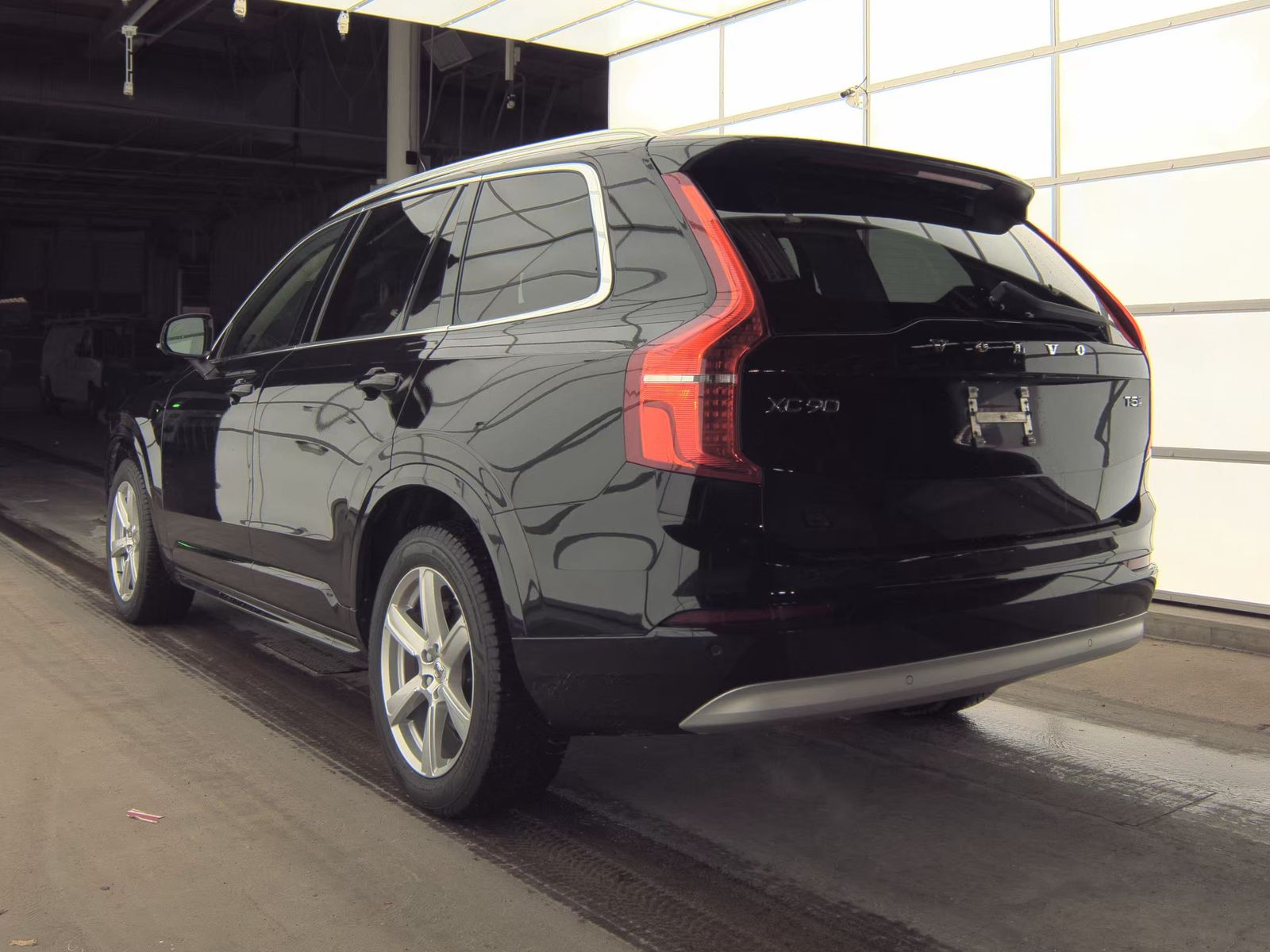 2022 Volvo XC90 T5 Momentum AWD