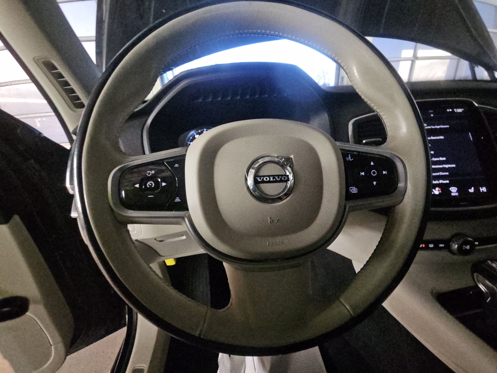 2022 Volvo XC90 T5 Momentum AWD