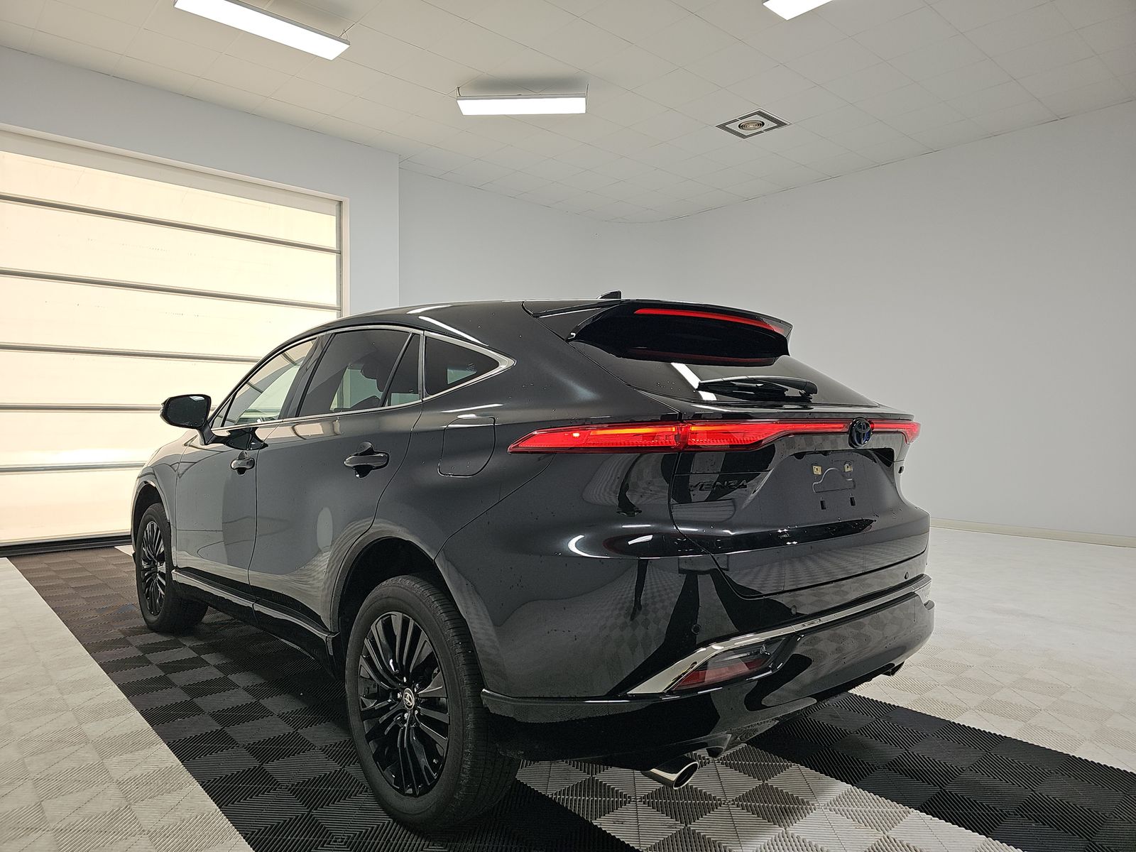 挨拶様用 2024 Toyota Venza Nightshade AWD 14317 miles - купить Авто из сша