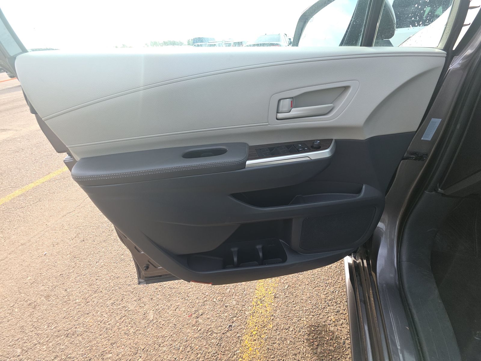 2024 Toyota Sienna LE FWD