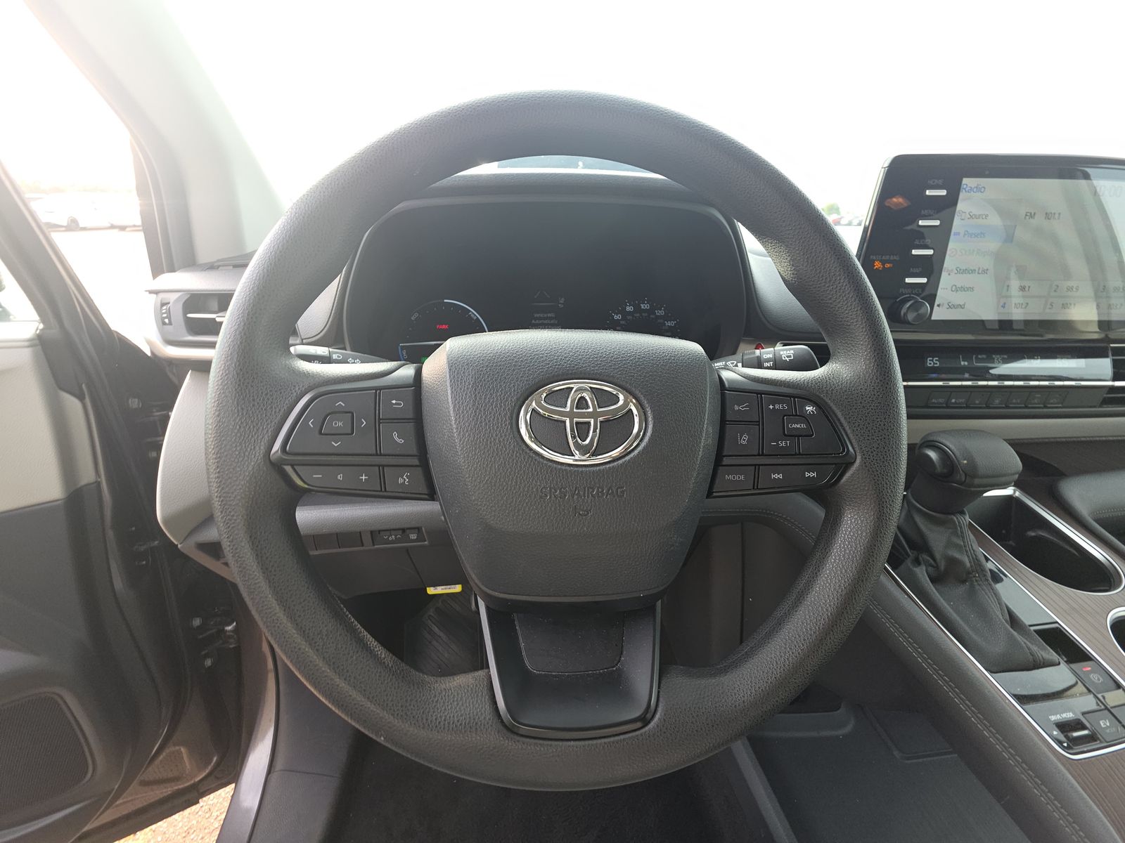 2024 Toyota Sienna LE FWD