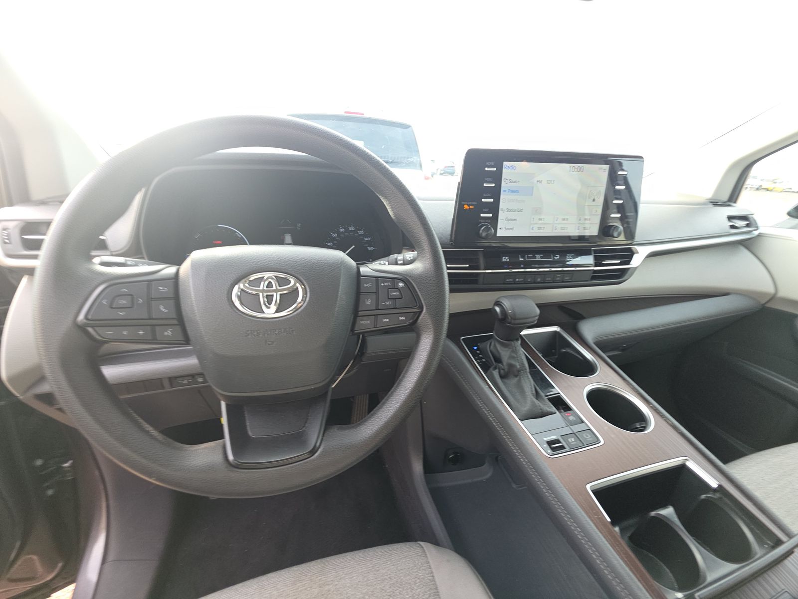 2024 Toyota Sienna LE FWD