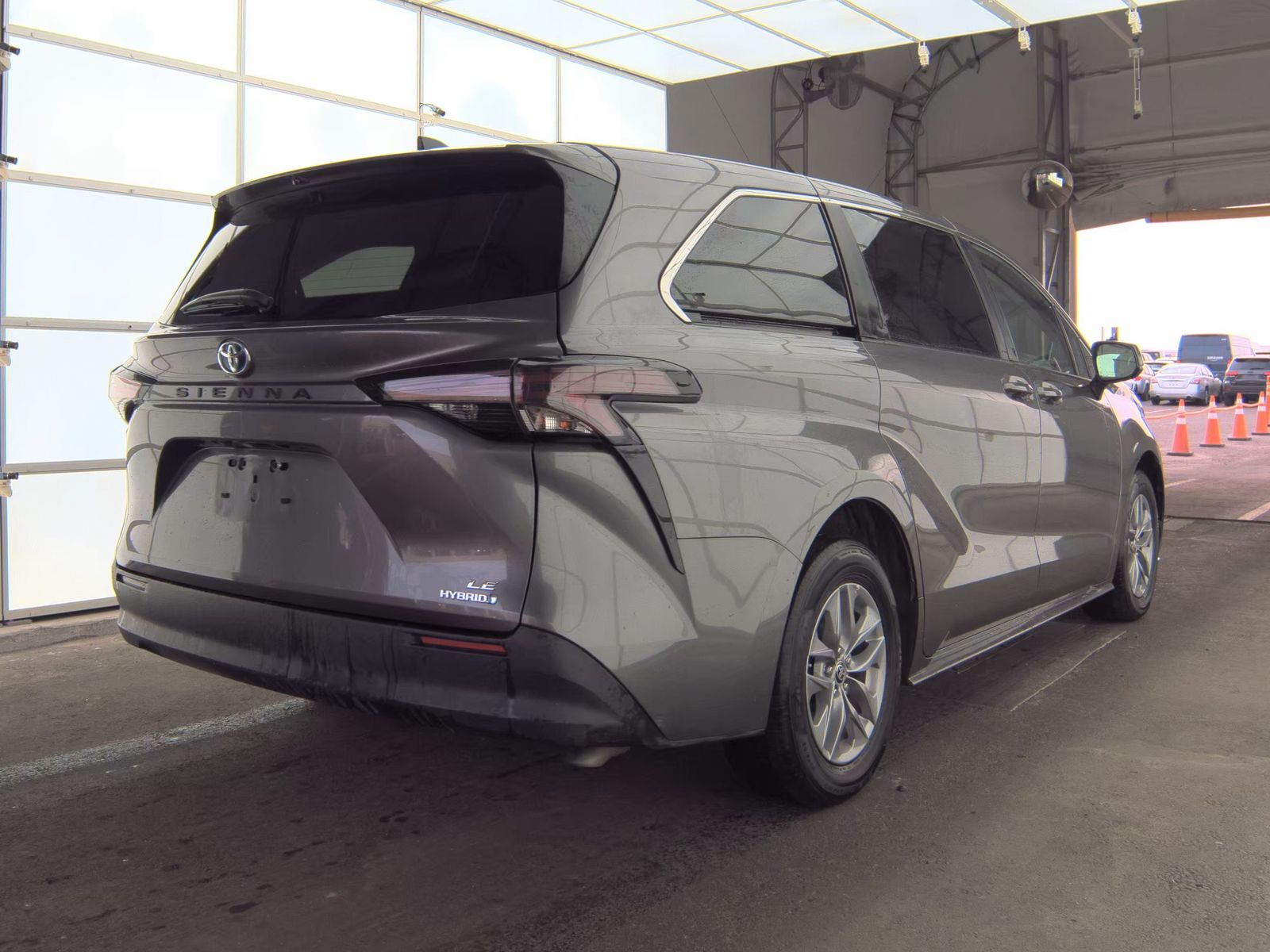 2024 Toyota Sienna LE FWD