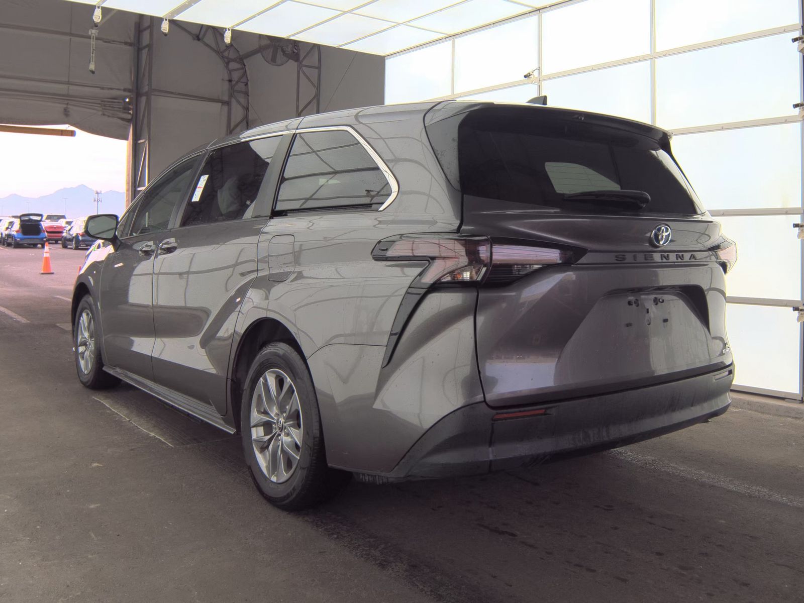 2024 Toyota Sienna LE FWD