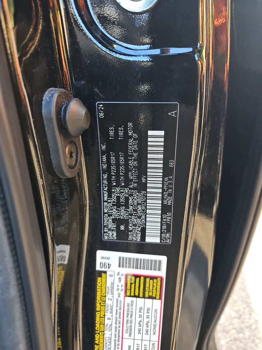 2024 Toyota Sienna LE FWD