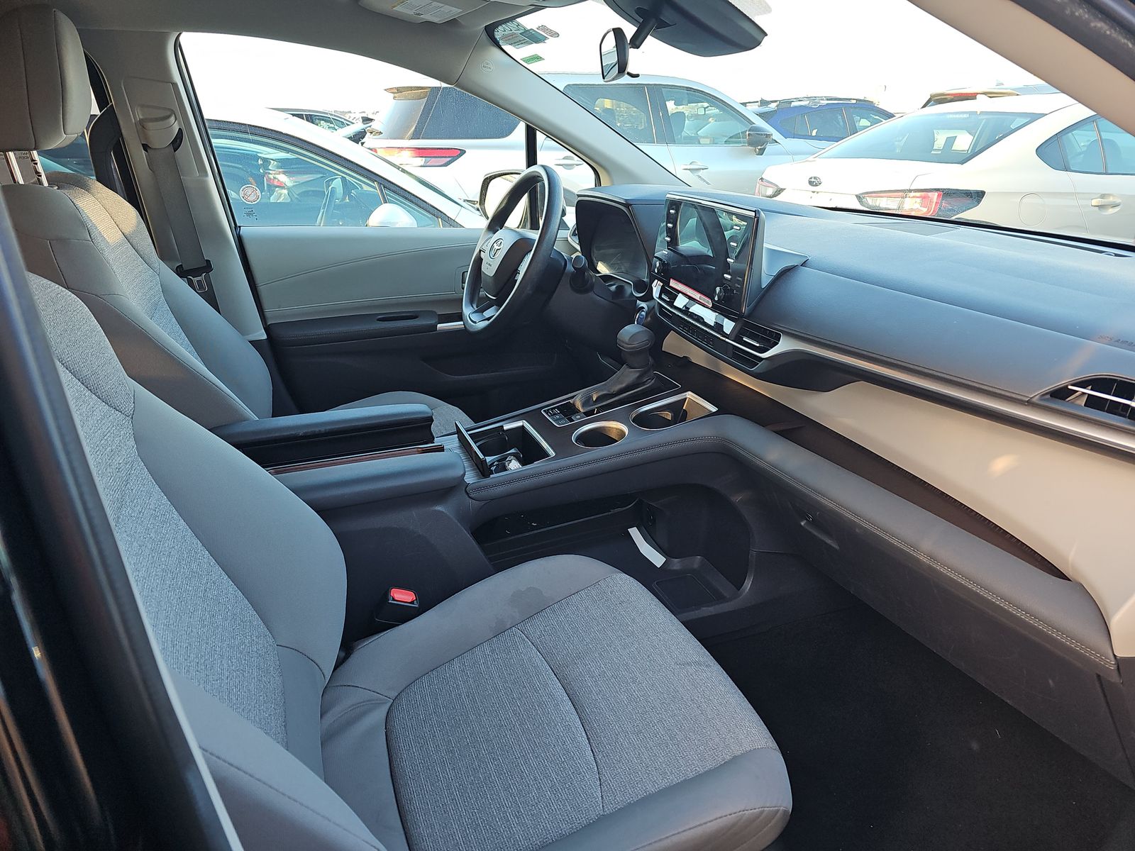 2024 Toyota Sienna LE FWD