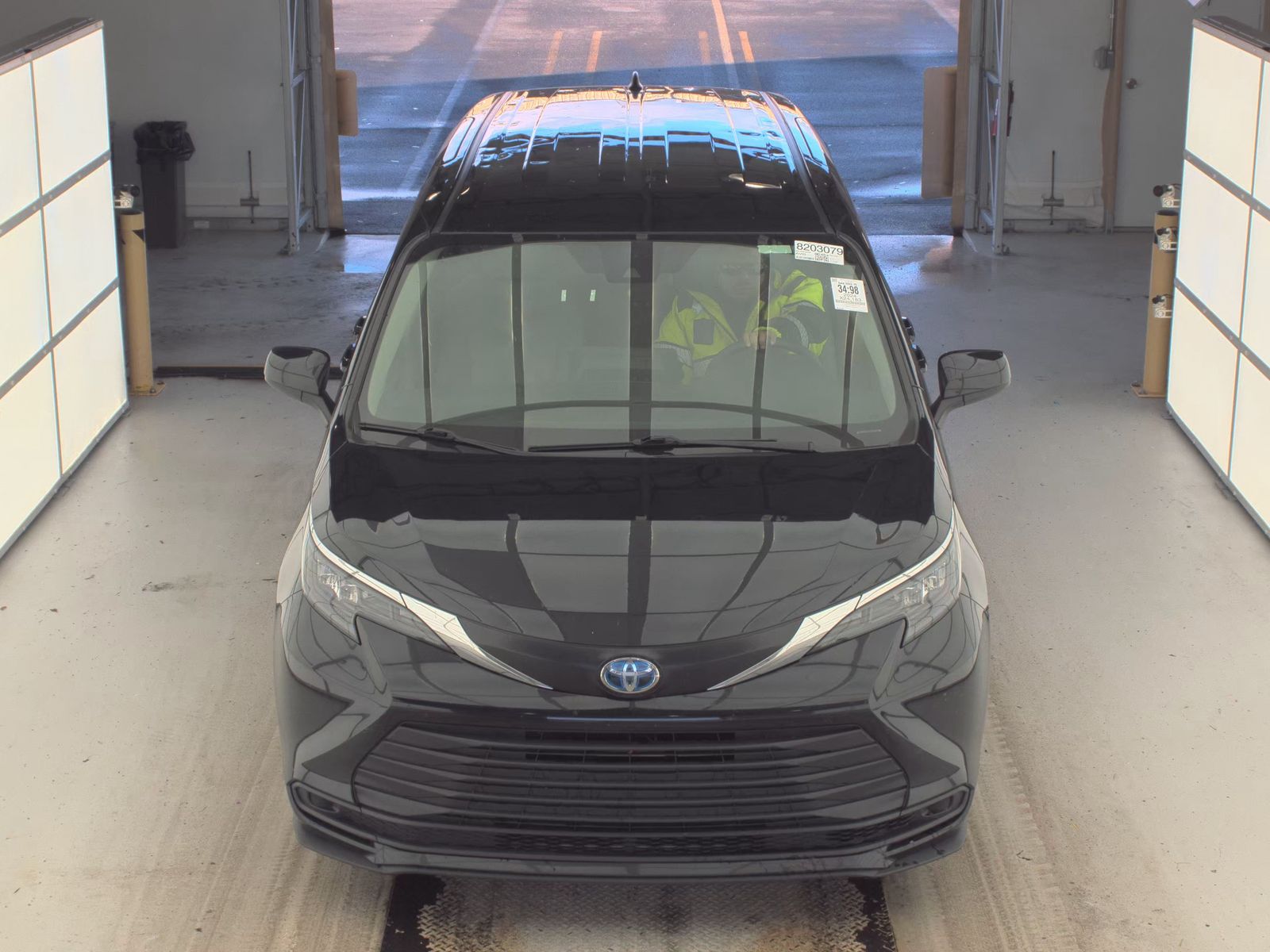 2024 Toyota Sienna LE FWD