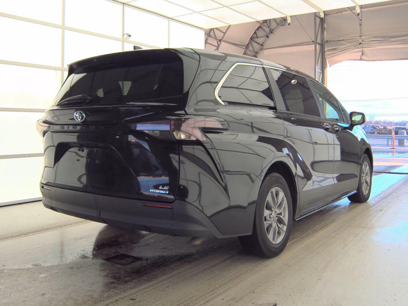 2024 Toyota Sienna LE FWD