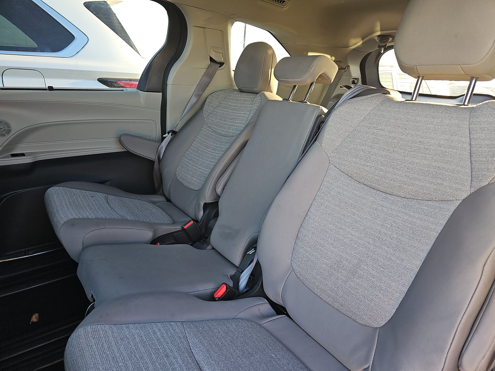 2024 Toyota Sienna LE FWD