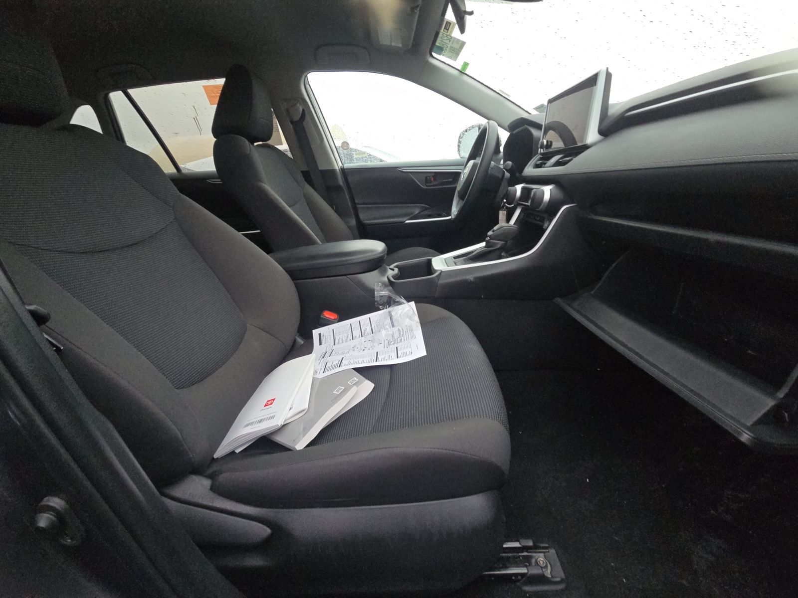 2024 Toyota RAV4 LE FWD