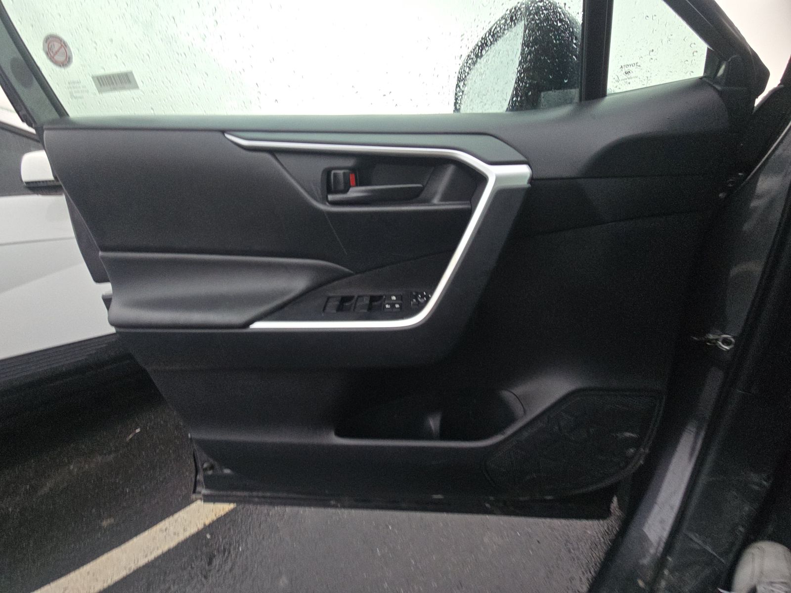 2024 Toyota RAV4 LE FWD