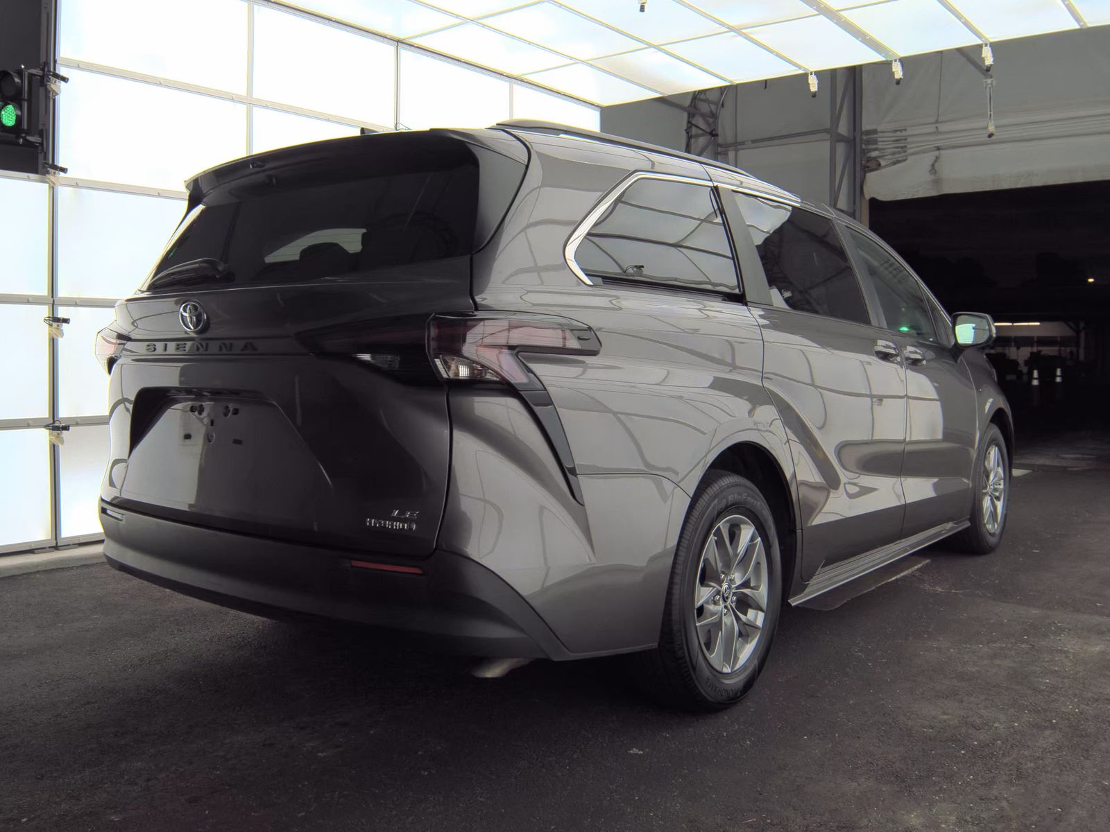 2024 Toyota Sienna LE FWD