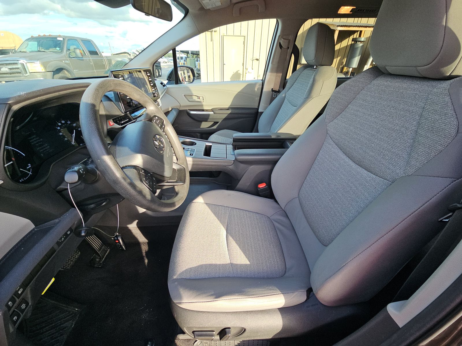 2024 Toyota Sienna LE FWD