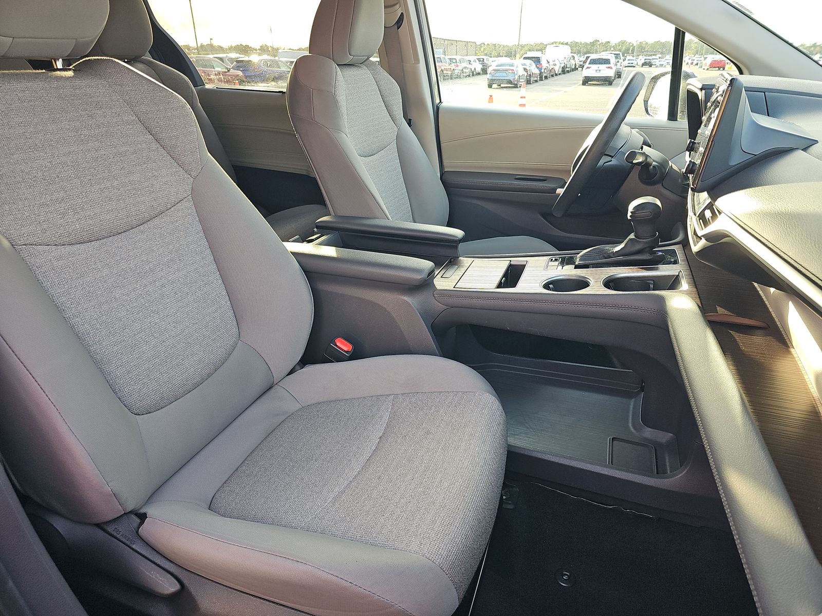 2024 Toyota Sienna LE FWD