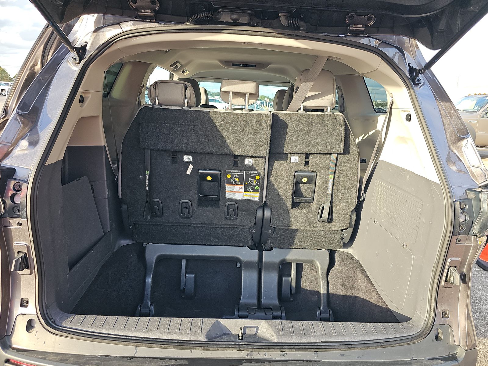 2024 Toyota Sienna LE FWD