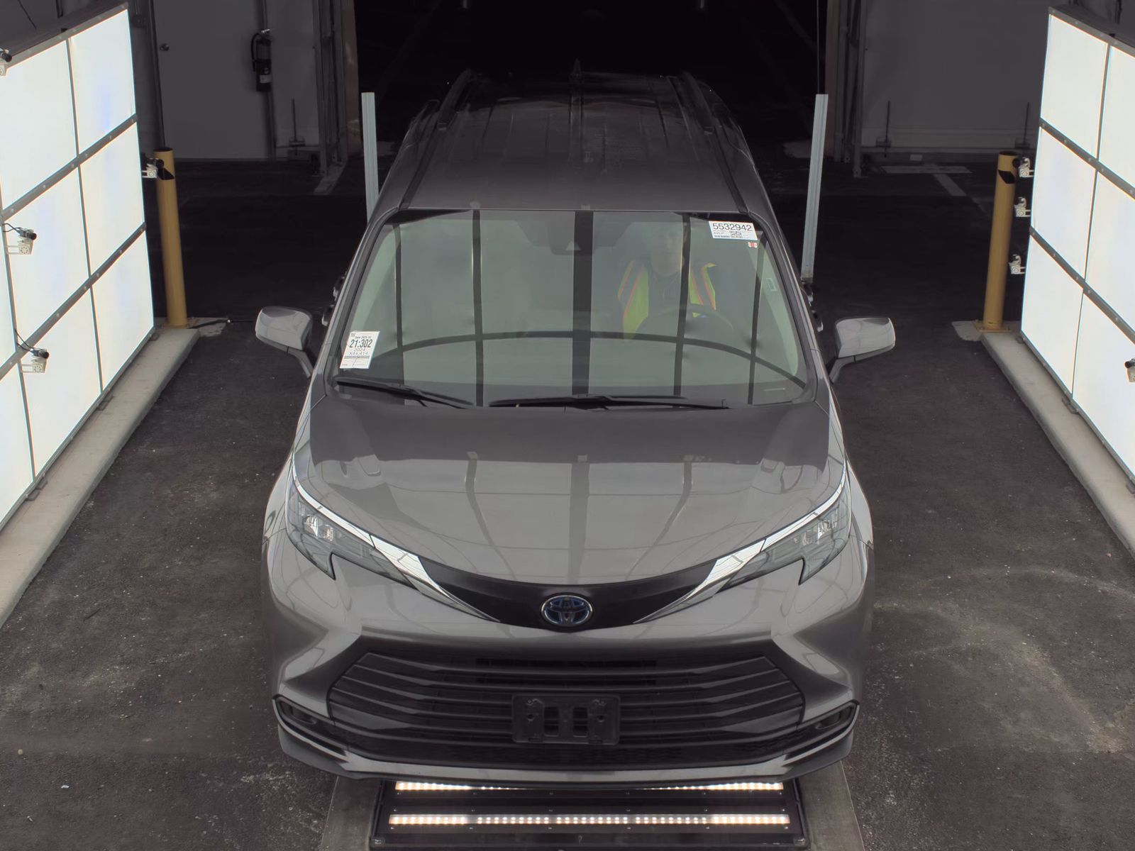 2024 Toyota Sienna LE FWD