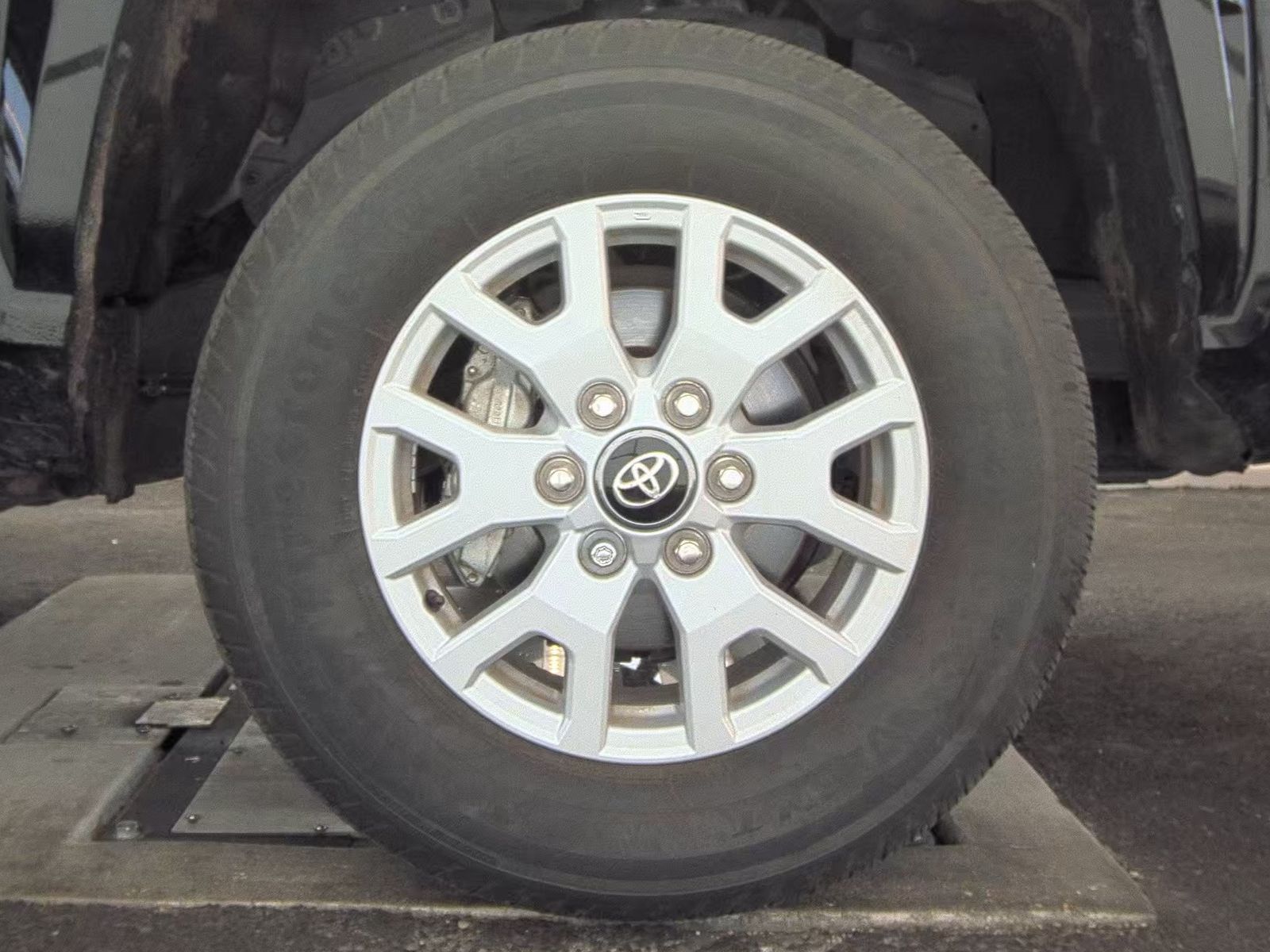 2024 Toyota Tacoma SR5 AWD