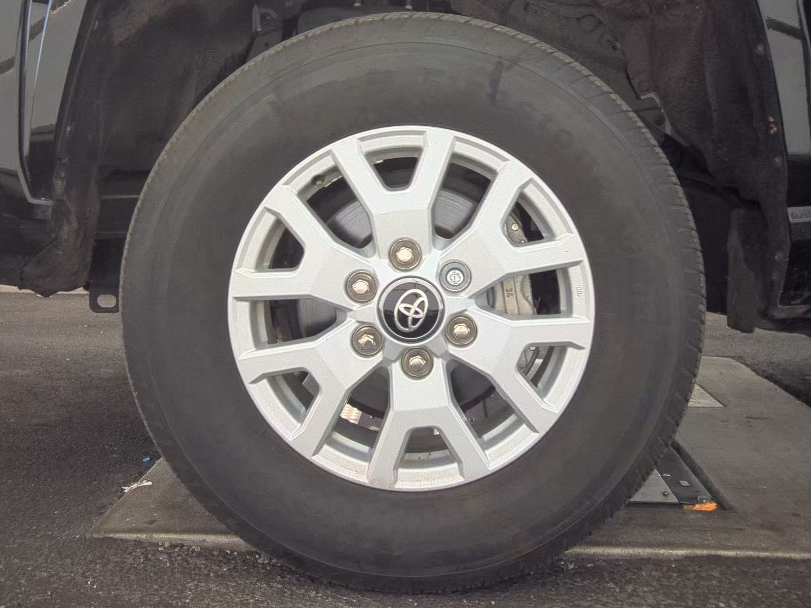 2024 Toyota Tacoma SR5 AWD