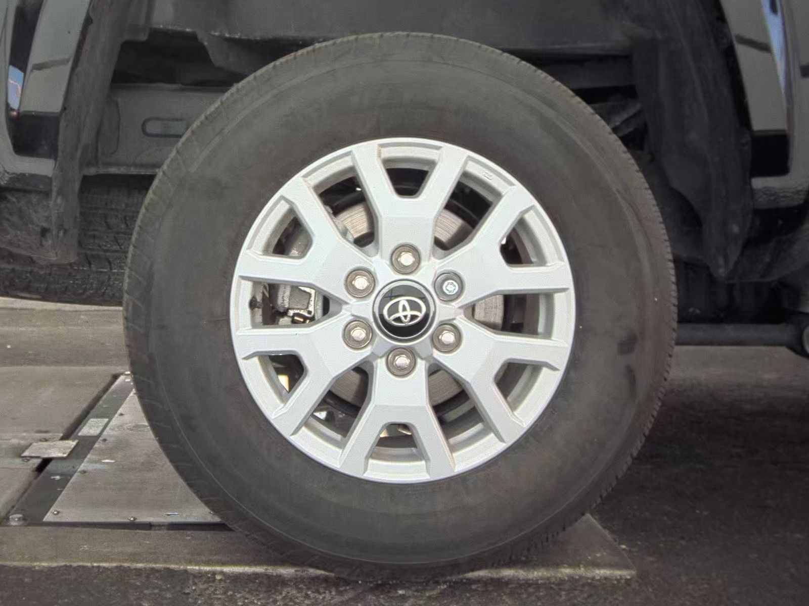 2024 Toyota Tacoma SR5 AWD